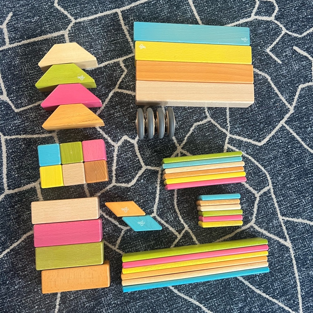 140-piece set of tegu magnetic blocks